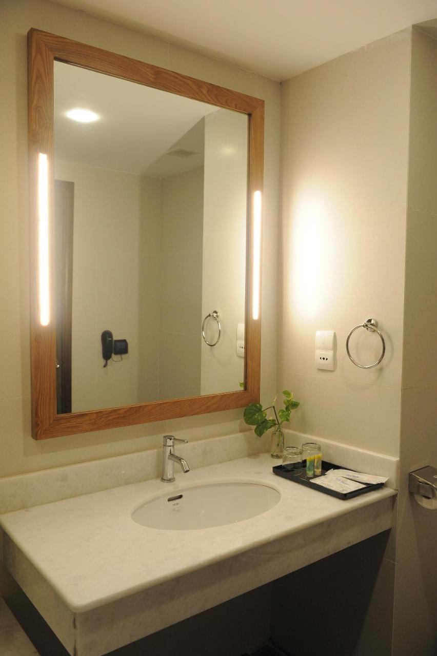 Khach San Sai Gon Vinh Long Hotell Eksteriør bilde
